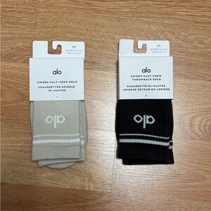 ALO Yoga Unisex Half-Crew Socks - Black and Cream